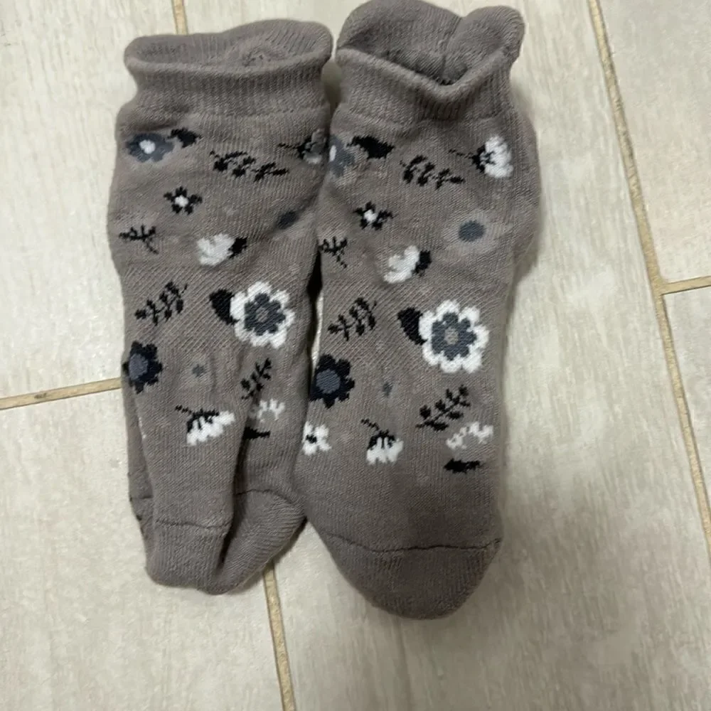New worn once “grippy Sox” OS